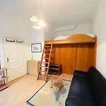 Retro Chic - Charming Apartment Near Augarten