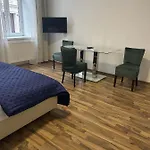 Cozy City Center Apartments