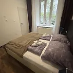 Cozy City Center Apartments