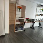 Erdgeschoss Wohnung Nahe Flughafen