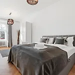 Sky9 Apartments City Center