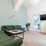 Kingbed 1Br Central Apt With Ensuite Washer & Smart Tv