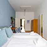 Vogue 2Br Suite, Near City Pulse By Hm