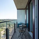 Hm • Modern 1Br Vista At Danube