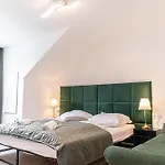 Convenient 2Br Apt. Near U6 Station Am Schoepfwerk