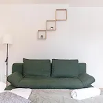 Convenient 2Br Apt. Near U6 Station Am Schoepfwerk