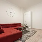 Neu, Renoviert Und Ruhig, 20 Minuten Ins Zentrum
