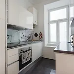 Neu, Renoviert Und Ruhig, 20 Minuten Ins Zentrum