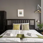Sleek Studio By City Center By Hm