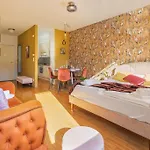 2 Seperate Full Apartments / 5 Bedroom / Rooftop /