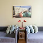 Vogue 2Br Suite, Near City Pulse By Hm