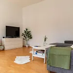 Savoir-Vivre In Unserer Zentralen Balkonwohnung