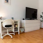 Savoir-Vivre In Unserer Zentralen Balkonwohnung