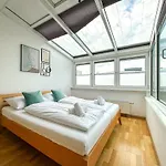 Feelhome-Prater-Ausblick-Terrasse-6 Gaeste-Wifi-Smart Tv