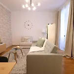 Emerald Holiday Home With Patio