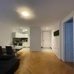 1St City La Opera Suites