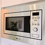 Sunny Modern Apartment With Balcony - Free Parking