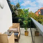 Sunny Modern Apartment With Balcony - Free Parking