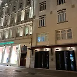 Apartment Opera 1