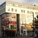 Vienna Shopping Center 12 Apartment