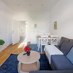 Modern Central City Apartment - Netflix 2 Bedroom