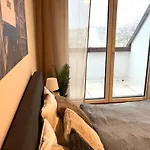 Free Parking / Brandnew With Air Condition And Balcony