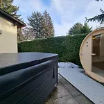 Villa With Private Sauna And Jacuzzi, 8 Min From Schloss Schoebrunn