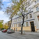 Designer Apartments Near Schoenbrunn