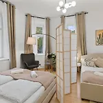 Designer Apartments Near Schoenbrunn