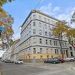 Designer Apartments Near Schoenbrunn
