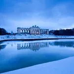 Regal Retreat Intimate Elegance Near Schoenbrunn Palace