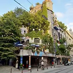 Lovely Modern Historical 1-Bedroom
