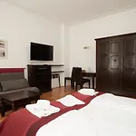 La Scala Apartments