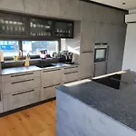 Luxurioeses Penthouse Mit Blick Auf Die Uno-City Und Dem Kaiserwasser. 3Schlafzimmer, 2 Baeder, Privat Lift Ins Apartment