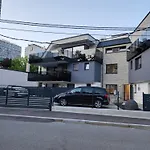 Luxurioeses Penthouse Mit Blick Auf Die Uno-City Und Dem Kaiserwasser. 3Schlafzimmer, 2 Baeder, Privat Lift Ins Apartment