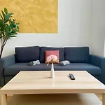 Sunny Apartments With Free Parking - 15 Min To Center