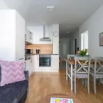 1Br Excellence, Fast To Centre By Hm