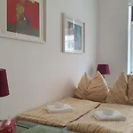 Quiet 2-Room Flat, Walking Distance To City Centre