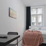 Affordable 5-Br Shared Apartment / Enkplatz U3 Getaway