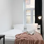 Affordable 5-Br Shared Apartment / Enkplatz U3 Getaway