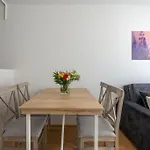 Stylish 1Br Escape, City Quick By Hm