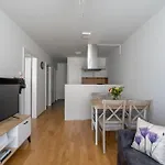 Stylish 1Br Escape, City Quick By Hm