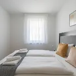 Stylish 1Br Escape, City Quick By Hm