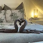 Wiener Schloss Wilhelminen Apartment 360° Views