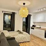 Modern Apartment With Balcony & Free Parking - Nearby Metro