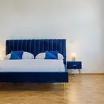 Stylish Vienna Apartment: Metro Access, And City Center All In One