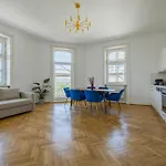 Stylish Vienna Apartment: Metro Access, And City Center All In One
