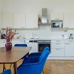 Stylish Vienna Apartment: Metro Access, And City Center All In One