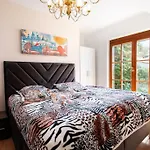 4-Bedroom House & Large Garden