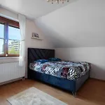 4-Bedroom House & Large Garden
